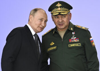 El presidente ruso Vladimir Putin y su ministro de defensa Sergei Shoigu. Foto: Sputnik, Kremlin Pool Photo via (AP)