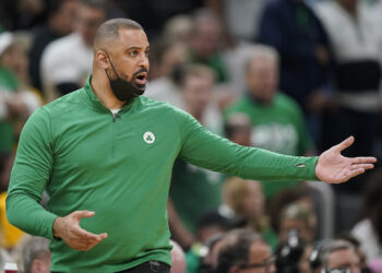Ime Udoka, entrenador de los Boston Celtics. Foto: Steven Senne AP