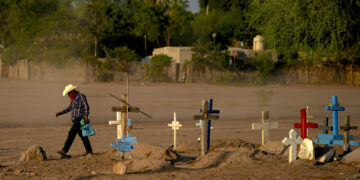 Cementerio donde se encuentra sepultado Tomás Rojo, un activista defensor del agua que fue asesinado en Pótam, en el noroeste de México. Foto: Fernando Llano | AP