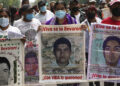 Marcha por justicia para los 43 estudiantes de Ayotzinapa desaparecidos. Foto: Marco Ugarte / AP