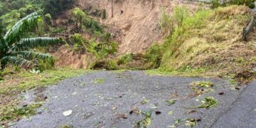 Deslizamientos en el Barrio Juan González de Adjuntas. Foto: Facebook/José Hiram Soto Rivera