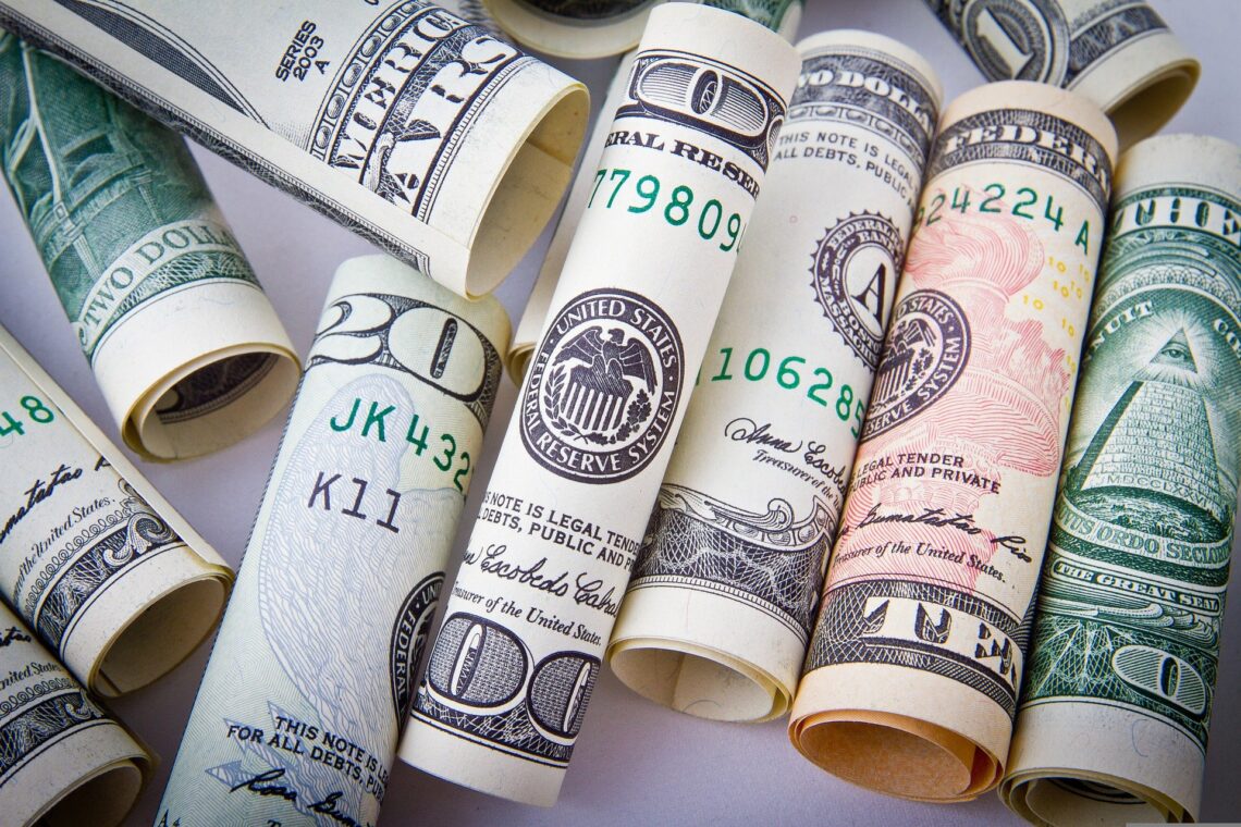 Dinero. Foto: NikolayF.com / Pixabay