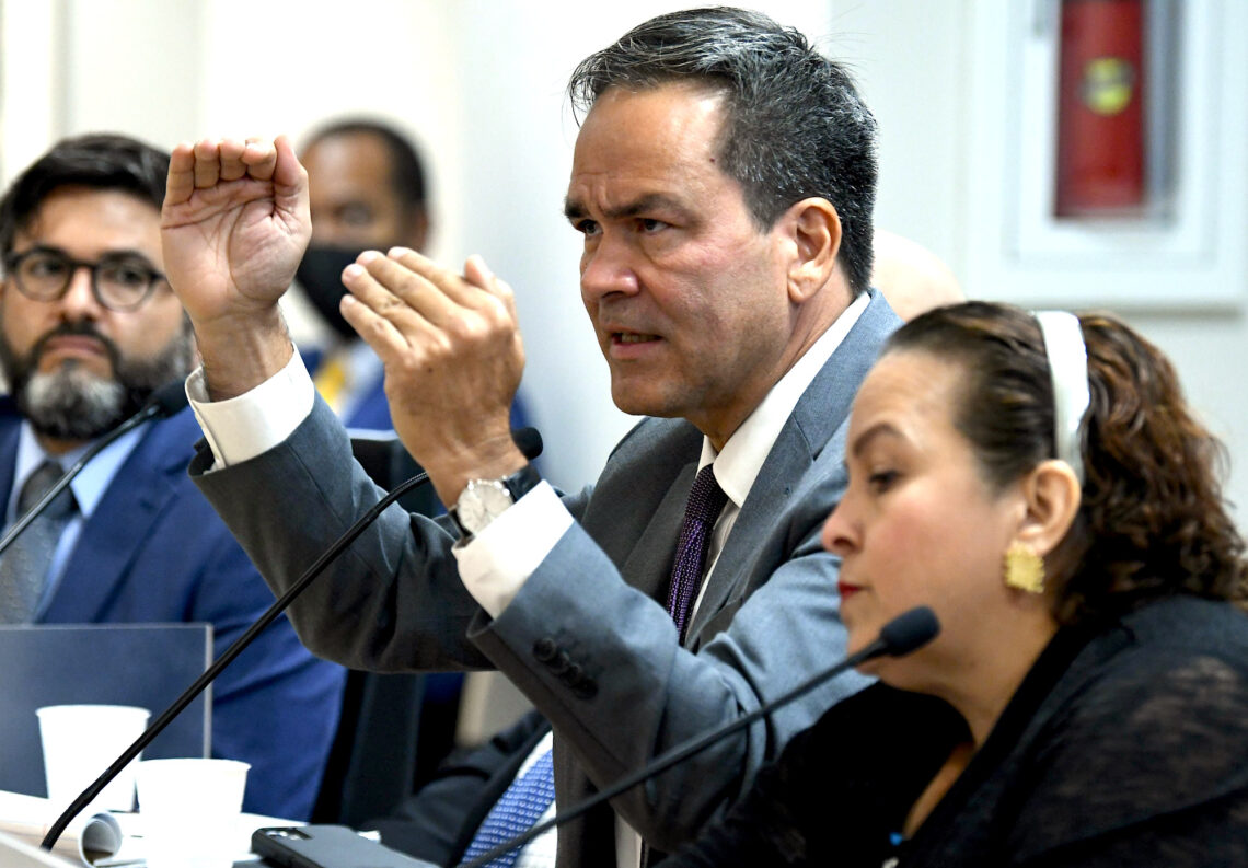 Edison Avilés Deliz, presidente del Negociado de Energía de la Junta Reglamentadora de Servicio Público. Foto archivo