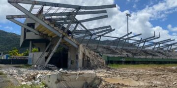 Demolición del estadio Félix Millán en Yabucoa. Foto: COR3 / Facebook