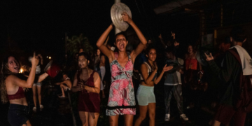 Cubanos protestan por apagones. Foto: AP/Ramón Espinosa