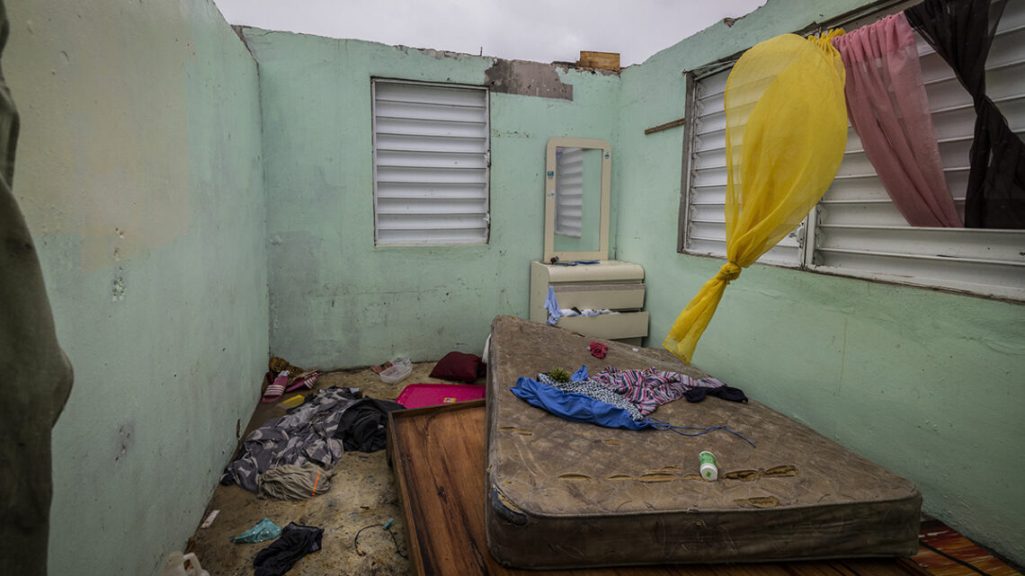 Vivienda de Nelson Cirino luego del paso del huracán Fiona por Loíza. Foto: Alejandro Granadillo / AP