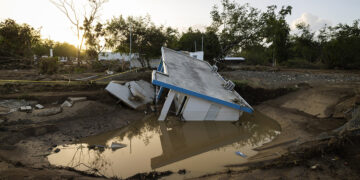Vivienda arrasada por el huracán Fiona en Villa Esperanza, Salinas. Foto: Alejandro Granadillo / AP