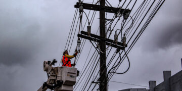 Trabajador de LUMA Energy. Foto: Luma Energy / Facebook