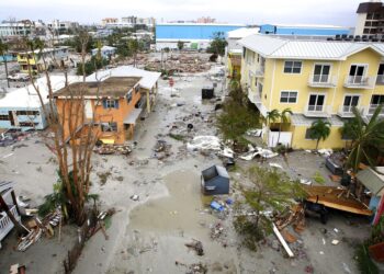 Daños en Fort Myers Beach, Florida, luego del paso del huracán Ian. Foto: Douglas R. Clifford/Tampa Bay Times vía AP