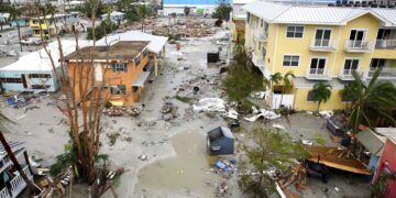 Daños en Fort Myers Beach, Florida, luego del paso del huracán Ian. Foto: Douglas R. Clifford/Tampa Bay Times vía AP