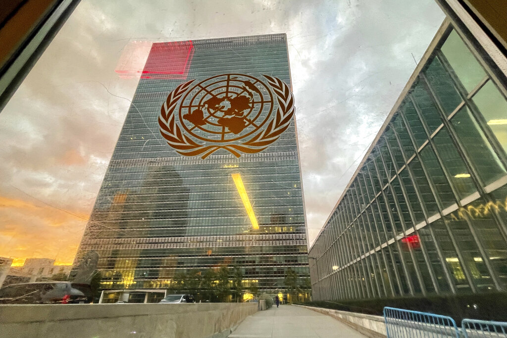 Edificio central de Naciones Unidas desde el interior de la sala de la Asamblea General. Foto: Eduardo Munoz/Pool Photo vía AP
