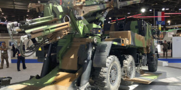 Una pieza de artillería francesa César. Foto: AP/Jeffrey Schaeffer