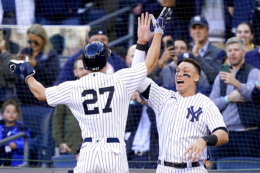 Giancarlo Stanton y Aaron Judge de los Yankees de Nueva York. Foto: John Minchillo | AP