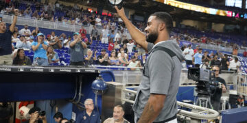 Sandy Alcántara, de los Bravos de Atlanta. Foto: Wilfredo Lee / AP