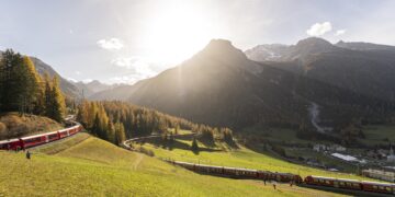 Tren de la empresa Rhaetian Railway en Bergün, Suiza. Foto: Yanik Buerkli / Keystone vía AP