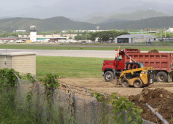 Trabajos de mitigación en el Aeropuerto Mercedita de Ponce. (Foto: Michelle Estrada Torres)