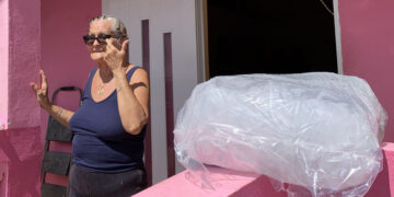 Olga Vélez, residente del barrio Naranjo en Yauco. Foto: Michelle Estrada Torres