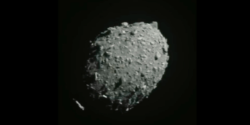 El asteroide Dimorfo en una foto tomada de una transmisión de la NASA el 26 de septiembre de 2022 desde la nave espacial DART. Foto: ASI/NASA vía AP