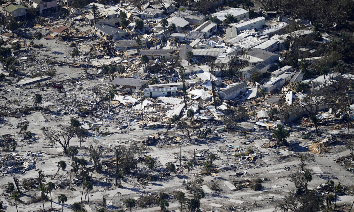 Daños causados por el huracán Ian en Estero Island, en Fort Myers Beach, Florida. Foto: Gerald Herbert / AP