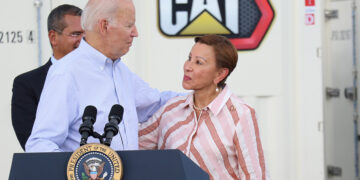 Joe Biden y Nydia Velázquez el 3 de octubre de 2022 en Ponce. Foto: Michelle Estrada Torres