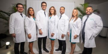 Junto a estas líneas, los doctores Joel Rodríguez Ramos, Ángela M. Torres Torres, Hiram Maldonado Rivera, María S. Irizarry Zapata, Carlos S. Ramos Encarnación, Yineli Ortiz Torres y Francisco Caraballo García.