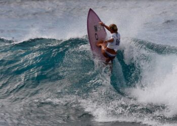 Surfista Alexis Engstron. Foto suministrada