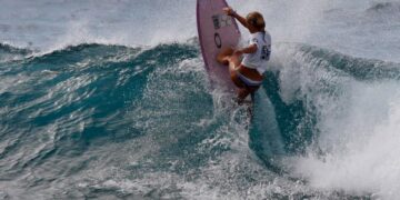 Surfista Alexis Engstron. Foto suministrada
