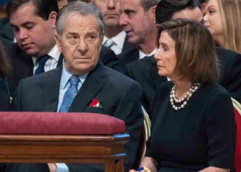Paul Pelosi junto a su esposa, la presidenta de la Cámara de Representantes de los Estados unidos, Nancy Pelosi. Foto: EFE (archivo)