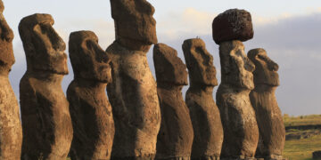 Moais en la Isla de Pascua, Chile. (Foto: Javier Martin / EFE)