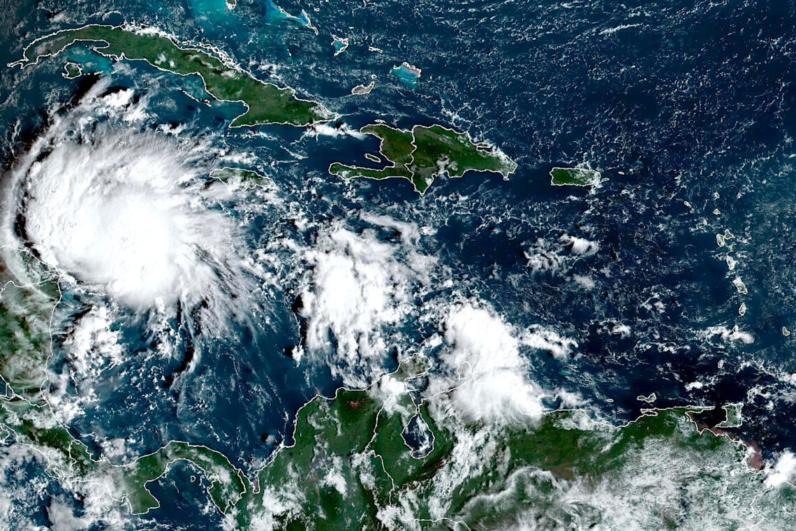 Imagen de satélite: NOAA (vía AP)