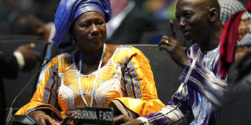Delegados asisten a la sesión de apertura de la cumbre climática COP27 de Naciones Unidas, el 6 de noviembre de 2022 en Sharm el Sheij, Egipto. Foto: AP/Peter Dejong