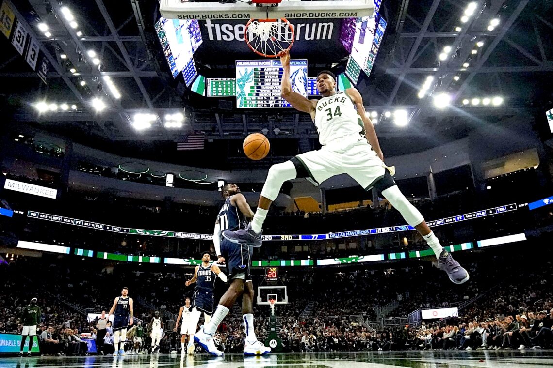 Giannis Antetokounmpo de los Bucks de Milwaukee. (Foto: Morry Gash | AP)