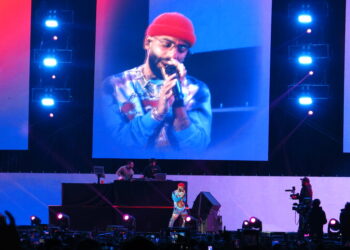 EL cantante Puerrtorriqueño Arcángel durante su concierto en el Coca-Cola Flow Fest en la Ciudad de México el 27 de noviembre de 2022. (Foto AP/Berenice Bautista)