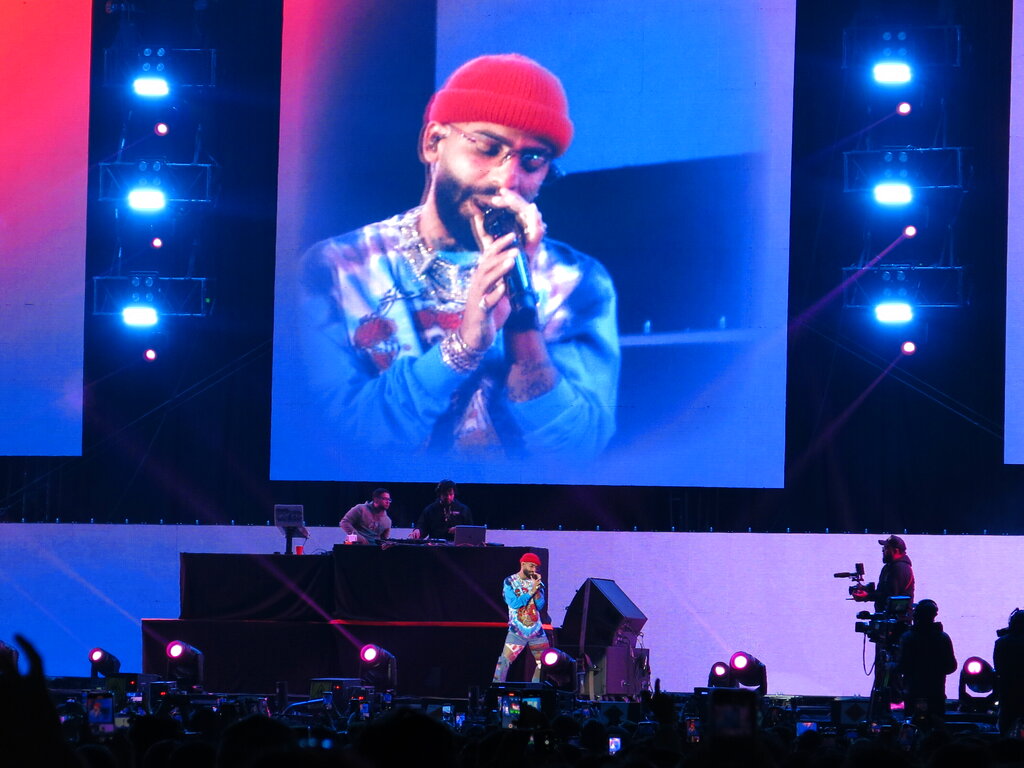 EL cantante Puerrtorriqueño Arcángel durante su concierto en el Coca-Cola Flow Fest en la Ciudad de México el 27 de noviembre de 2022. (Foto AP/Berenice Bautista)