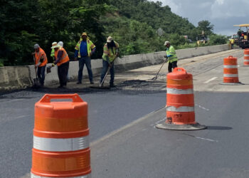 Depósito de asfalto en la PR-52 en Juana Díaz. (Foto: Michelle Estrada Torres)