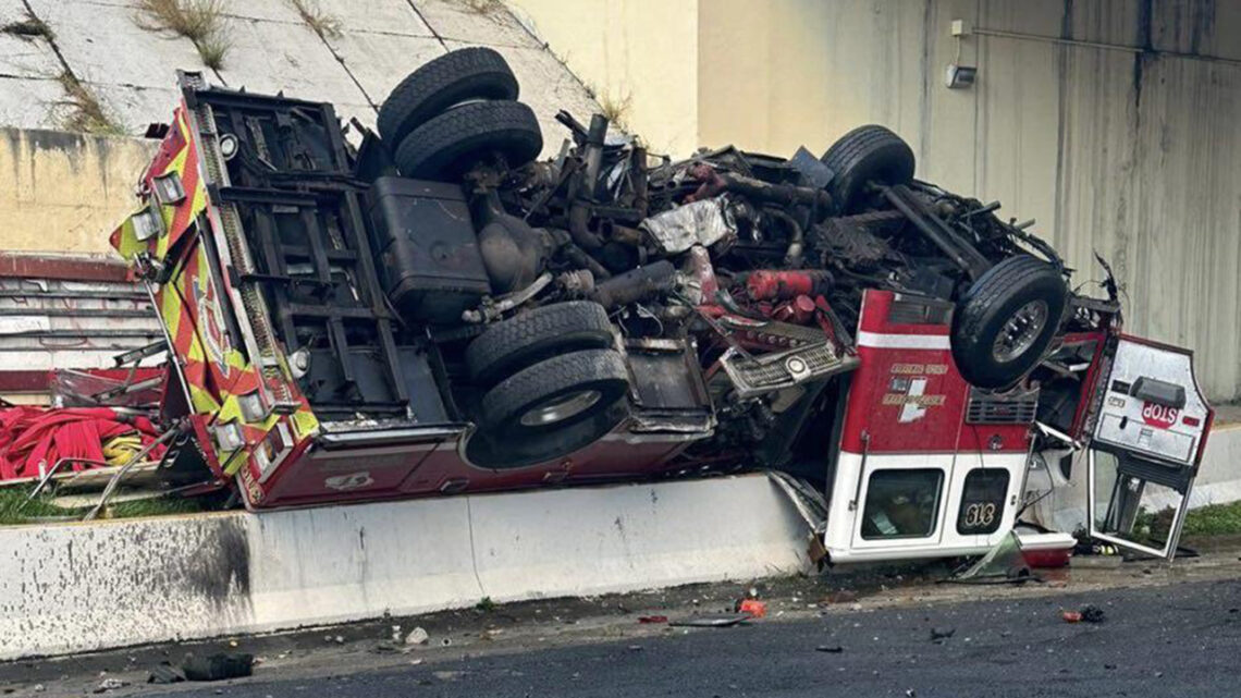Camión de bomberos accidentado en la PR-3 en Carolina. (Foto: Cybernews)