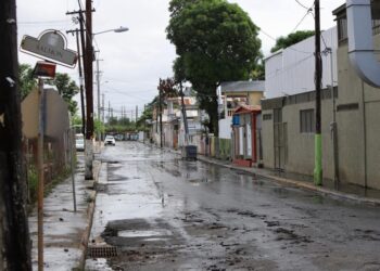 Residuos del desbordamiento de aguas usadas en el sector Puerto Viejo de la Playa de Ponce. (Foto: Municipio de Ponce)