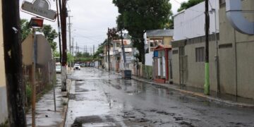 Residuos del desbordamiento de aguas usadas en el sector Puerto Viejo de la Playa de Ponce. (Foto: Municipio de Ponce)