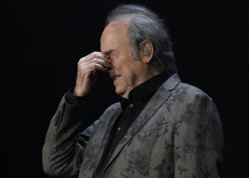 El cantautor Joan Manuel Serrat en su concierto de despedida en Barcelona. (Foto: EFE / Alejandro García)