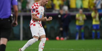 El croata Mislav Orsic celebra el penal anotado ante Brasil en Qatar 2022. (Foto: EFE / EPA/ Neil Hall)
