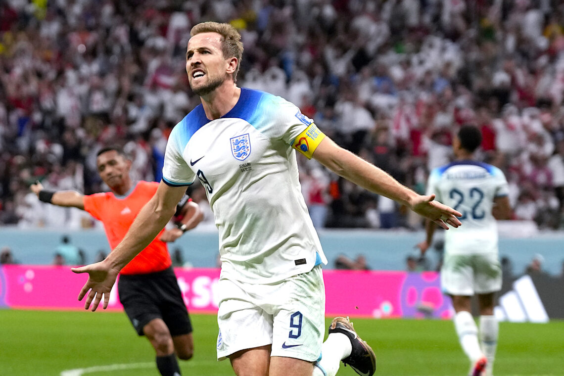Harry Kane celebra tras anotar el segundo gol de Inglaterra en la victoria 3-0 ante Senegal. (Foto: Frank Augstein | AP)