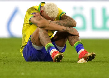 Neymar lamenta la derrota de Brasil ante Croacia en los cuartos de final de Qatar 2022. (Foto: Martin Meissner / AP)
