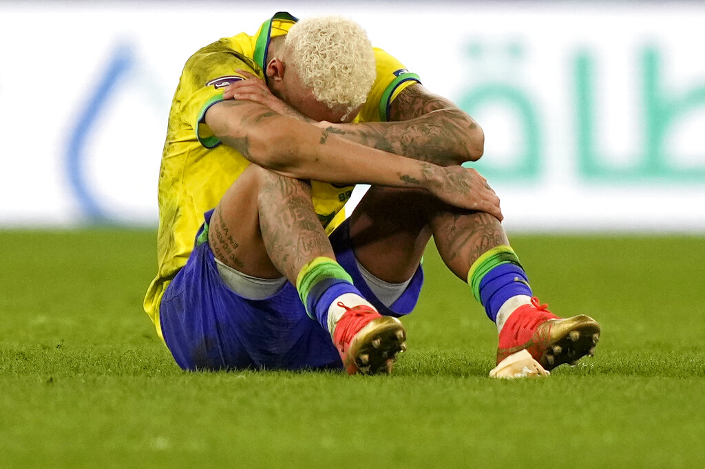 Neymar lamenta la derrota de Brasil ante Croacia en los cuartos de final de Qatar 2022. (Foto: Martin Meissner / AP)
