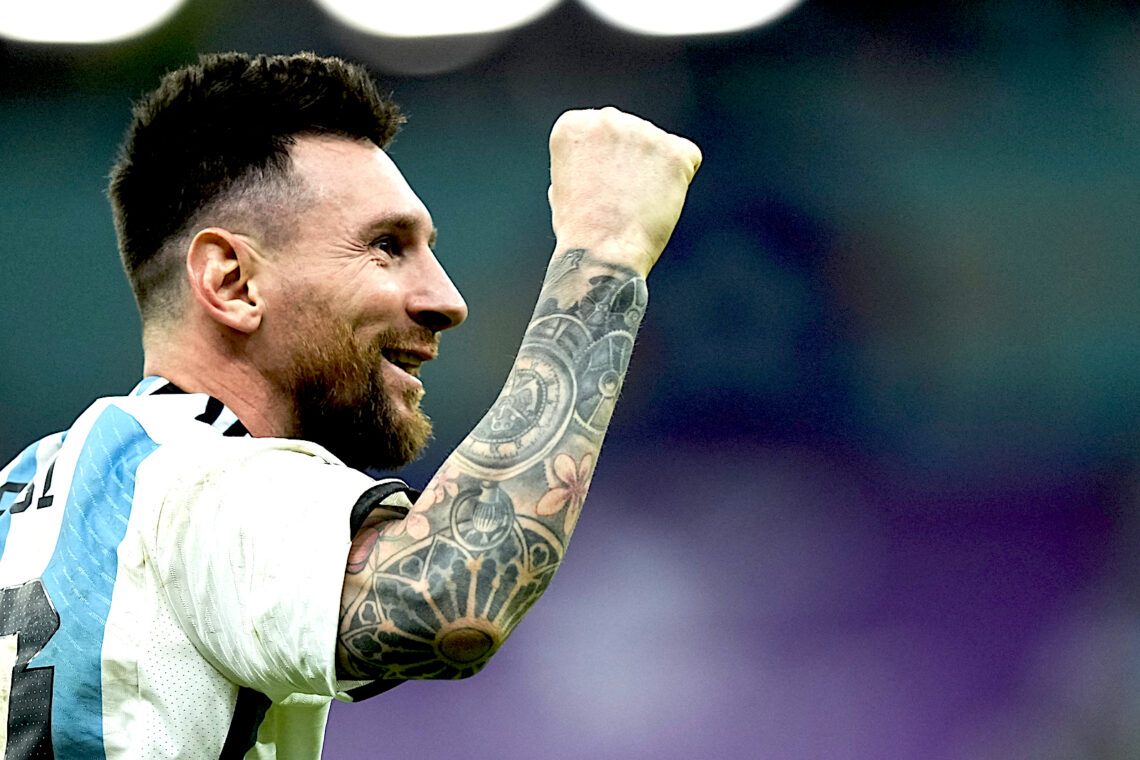 Lionel Messi celebra tras la victoria de Argentina por penales ante Holanda en el partido por los cuartos de final del Mundial. (Foto: Jorge Saenz | AP)