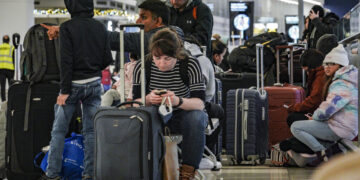 Pasajeros de Southwest Airlines en el aeropuerto Laguardia, en Nueva York. (Foto: Bebeto Matthews / AP)
