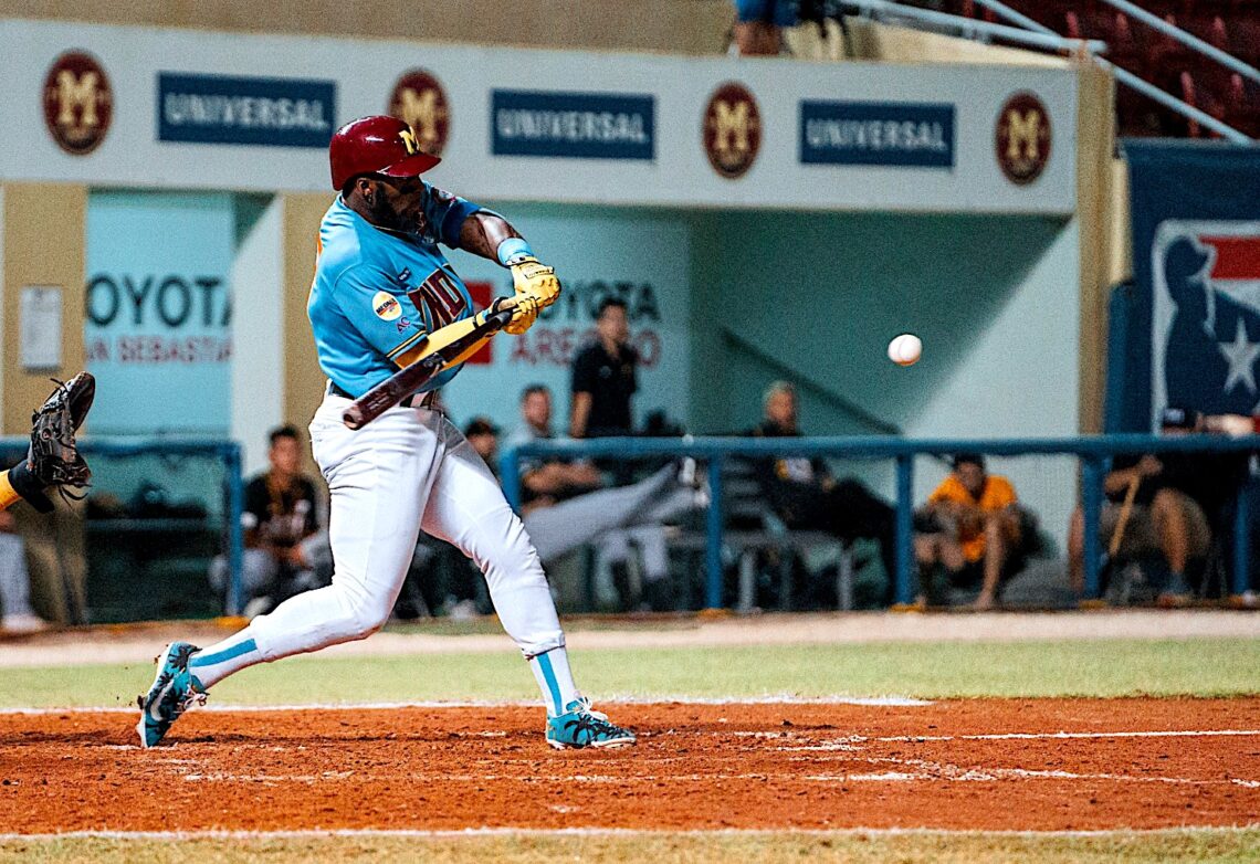 Chavez Young, de los Indios de Mayagüez. (Foto: Edwin Girald)