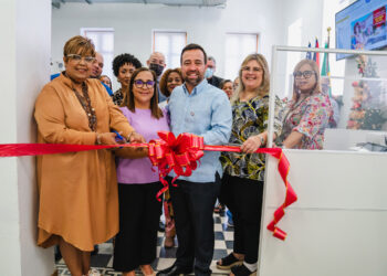 La alcaldesa de Patillas, Maritza Sánchez Neris, y el secretario de Estado, Omar J. Marrero, inauguraron la instalación. (Foto suministrada)