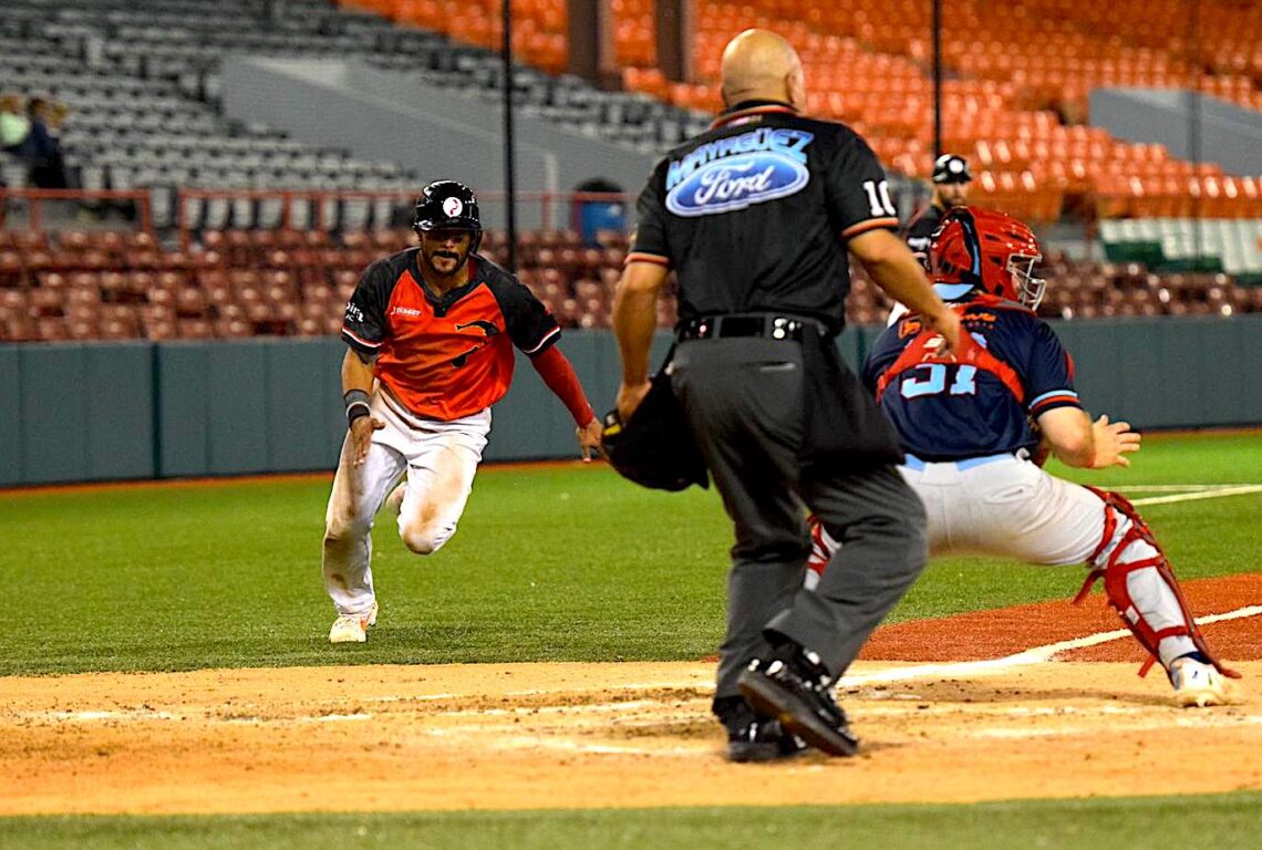 Jesmuel Valentín, de los Leones de Ponce. (Foto: LBPRC Media)