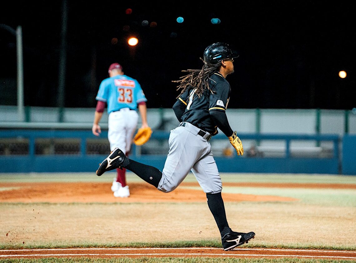 Ozzie Martínez, de los Gigantes de Carolina. (Foto: Favian Valdés | LBPRC Media)