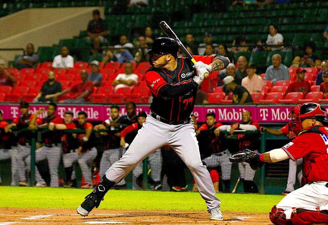 Víctor Caratini, de los Leones de Ponce. (Foto: LBPRC Media)
